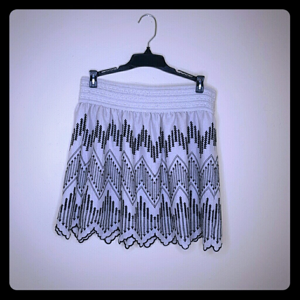 Design Lab Skirt/Ivory with Black Detail